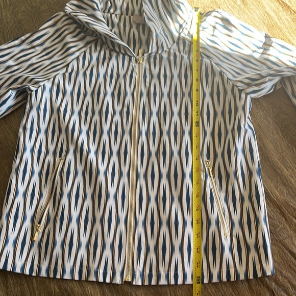 Chico’s Zenergy Ikat Jacket White Blue 3/4 Sleeve lightweight Jacket Sz 4/6 - Picture 13 of 14